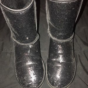 Black sequence uggs
